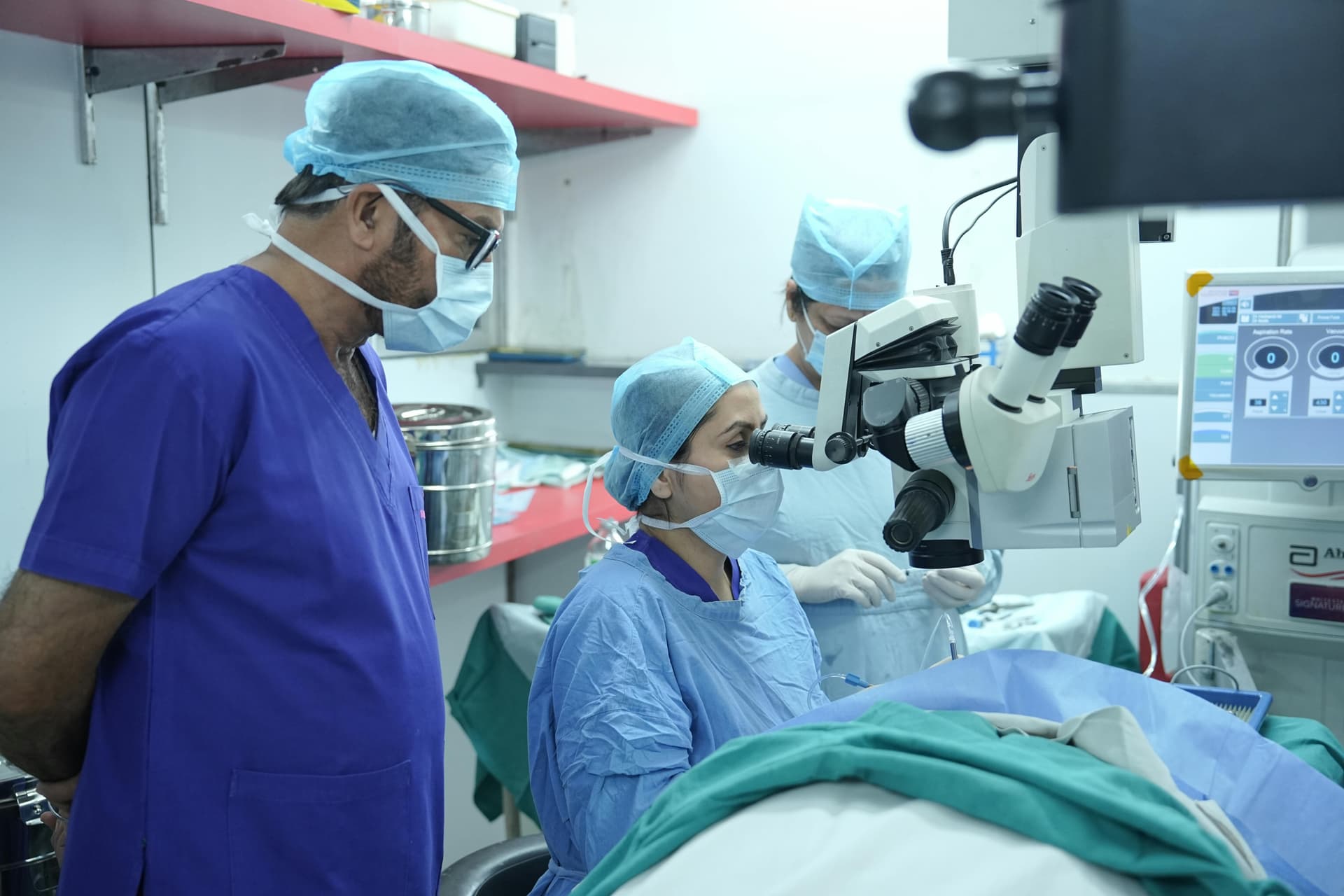 تصحيح الاستجماتيزم بعد زراعة القرنية