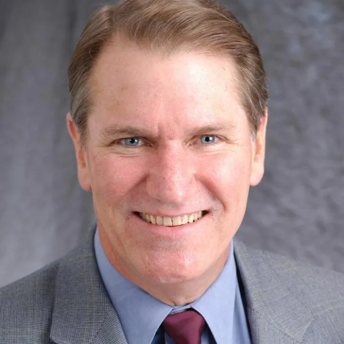 الدكتور أحمد شعراوي - استشاري جراحة العيون والقرنية